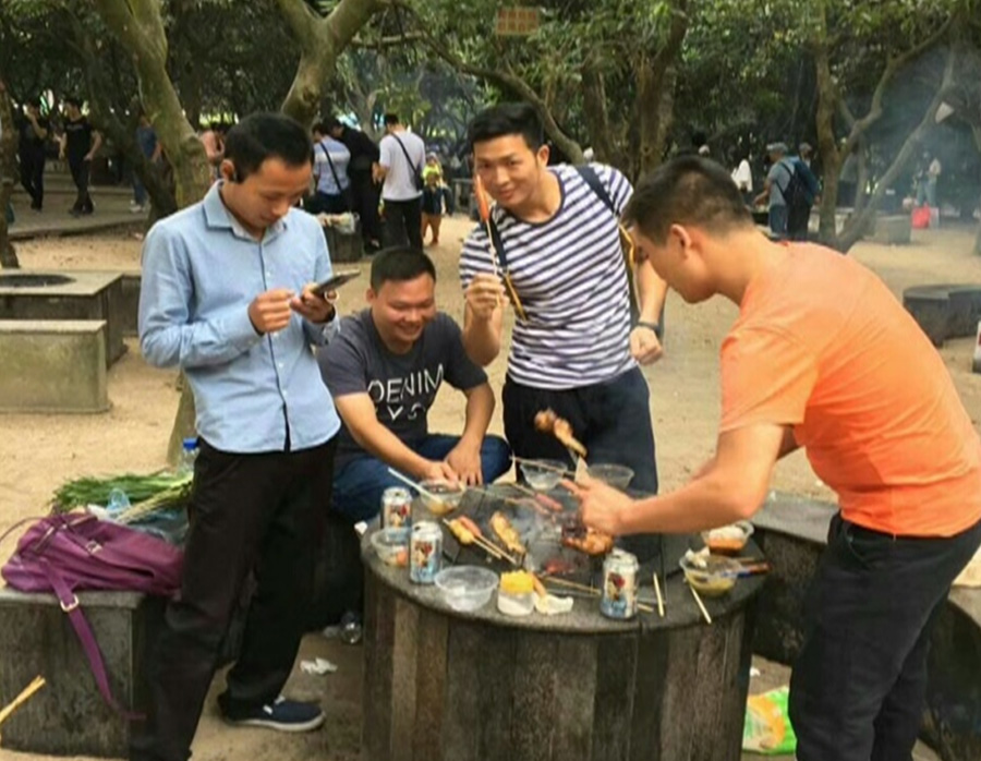 公司组织烧烤活动